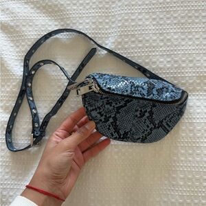Zara Stylish Blue Snake Print Women's Crossbody Bag